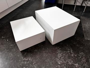 Set tafels / etalagezuilen / podium of verhoging voor passen beschikbaar voor biedingen