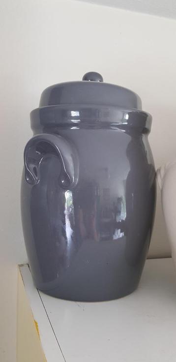 Zuurkool pot beschikbaar voor biedingen