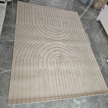 Tapijt bijna nieuw 133 x 190 cm beschikbaar voor biedingen