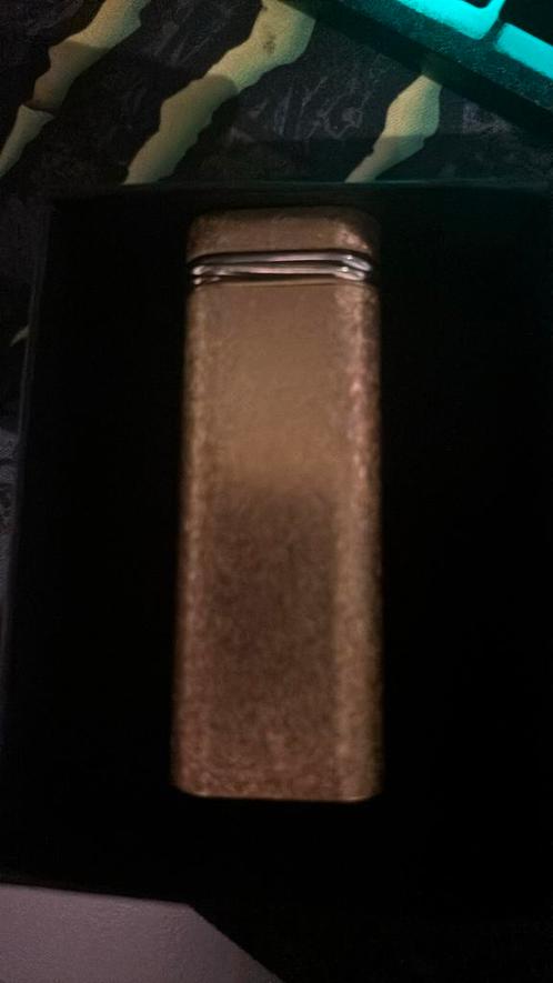 Les Must de Cartier Vergulde Aansteker Motif a Chevrons, Verzamelen, Rookartikelen, Aanstekers en Luciferdoosjes, Zo goed als nieuw