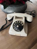 Mooie bijzondere witte huistelefoon uit 1962, Ophalen of Verzenden, Gebruikt, Met draaischijf