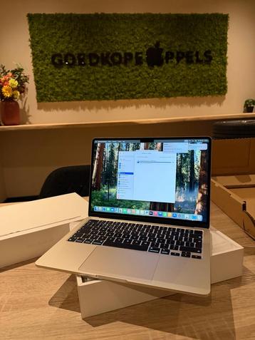 MacBook Air 13 inch m2 16GB 256GB Starlight | nieuw beschikbaar voor biedingen