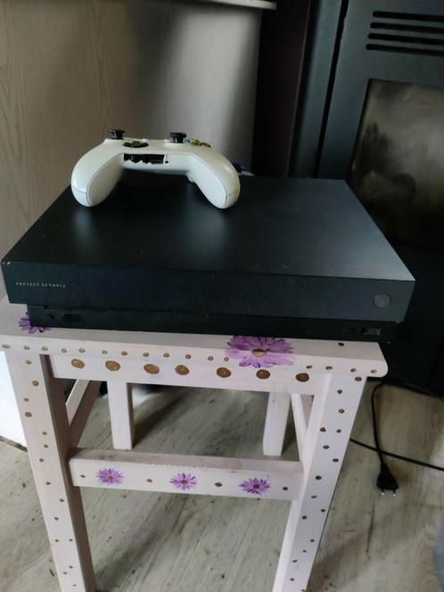 Xbox one x, Spelcomputers en Games, Spelcomputers | Xbox One, Gebruikt, Xbox One X, 500 GB, Met 2 controllers, Ophalen
