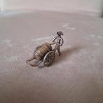 Zilveren Miniatuur Man met Handkar en Biervat, Ophalen of Verzenden