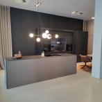 Poggenpohl Cuore greeploze designkeuken (showroommodel 2025), Huis en Inrichting, Keuken | Complete keukens, Ophalen, Zo goed als nieuw
