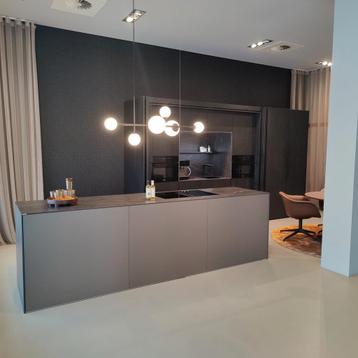 Poggenpohl Cuore greeploze designkeuken (showroommodel 2025) beschikbaar voor biedingen