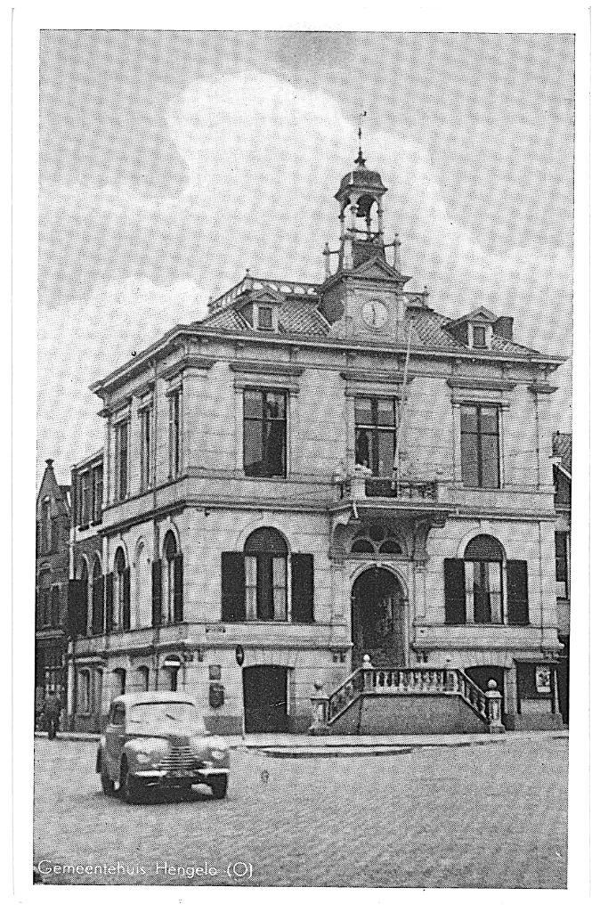 960315 Hengelo Ov Gemeentehuis auto Niet gelopen, Verzamelen, Ansichtkaarten | Nederland, Ongelopen, Overijssel, 1940 tot 1960