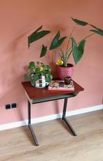 Vintage lessenaar / bijzettafel, Gebruikt, Mid century / vintage, 55 tot 75 cm, Rechthoekig