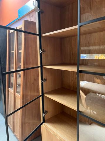 Mooie Wandkast Oak SHOWMODEL beschikbaar voor biedingen