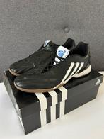 Adidas indoor voetbalschoenen maat 44, Kleding | Heren, Schoenen, Ophalen of Verzenden, Zo goed als nieuw, Zwart, Sportschoenen