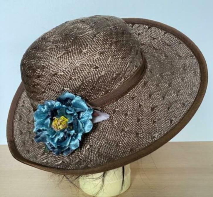 Bruine hoed maat 56/57, Kleding | Dames, Hoeden en Petten, Zo goed als nieuw, Hoed, 56 of 57 cm (M, 7 of 7⅛ inch), Ophalen of Verzenden