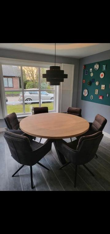 Massief eiken eettafel rond Deens ovaal organisch vorm ovaal beschikbaar voor biedingen