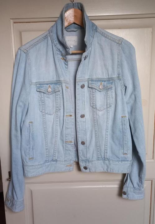Vila spijkerjasje jack lichtblauw M40, Kleding | Dames, Jasjes, Kostuums en Pakken, Zo goed als nieuw, Jasje, Maat 38/40 (M), Blauw