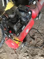 2 compressors voor de handige Harry motor loopt, Doe-het-zelf en Verbouw, Compressors, 100 liter of meer, Ophalen, Gebruikt, 6 tot 10 bar