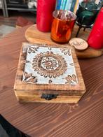 Klein houten bakje met mandala print, Minder dan 50 cm, Minder dan 50 cm, Ophalen of Verzenden, Zo goed als nieuw