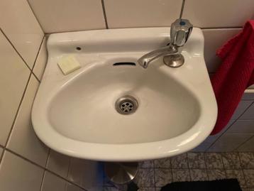 wasbak toilet jaren 60 70 antiek oude wasbak beschikbaar voor biedingen