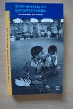 SLOTENMAKERS EN GANGSTERMEISJES door Evelien Groenink ea, Ophalen of Verzenden, Zo goed als nieuw