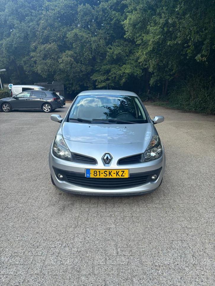 Renault Clio Dyamigue Luxe 1.6 16v 82KW 5-DRS 2006 Grijs, Auto's, Renault, Particulier, Clio, ABS, Airconditioning, Alarm, Centrale vergrendeling
