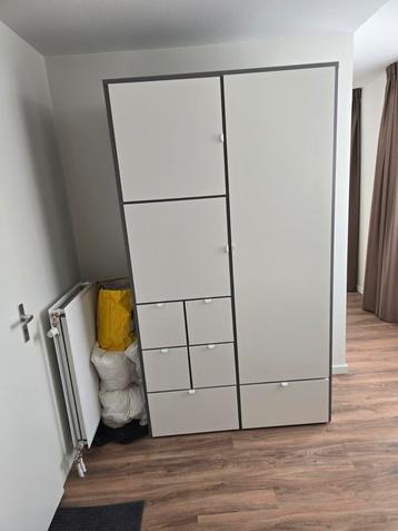 Kledingkast te koop aangeboden wegens verhuizing  beschikbaar voor biedingen