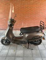 Santini E-capri Scooter 45 km/u Geel kenteken/u, Fietsen en Brommers, Scooters | Overige merken, Ophalen, Gebruikt, Maximaal 45 km/u