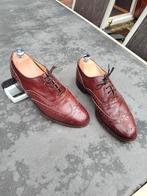 Loake veterschoen bordeaux, Kleding | Heren, Schoenen, Overige kleuren, Ophalen of Verzenden, Zo goed als nieuw, Loake