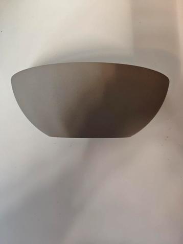 Mooie Betonnen Wandlamp beschikbaar voor biedingen