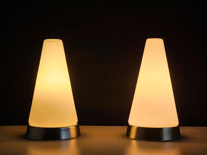 2 vintage R.S. Leuchten pyramide tafel/bed lamjes., Antiek en Kunst, Curiosa en Brocante, Verzenden