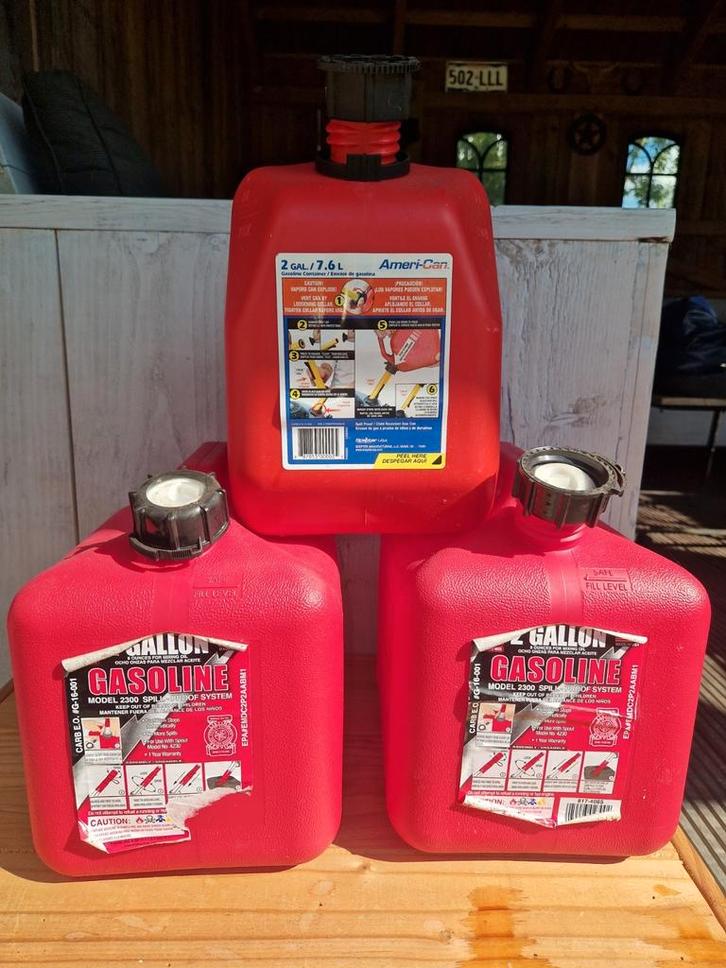 3 Amerikaanse benzine tankjes inhoud 3x 2 Gallon = 7.6ltr., Watersport en Boten, Accessoires en Onderhoud, Ophalen of Verzenden