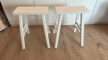 Landelijke stijl krukjes wit - ongeveer 50cm/35cm/15cm h/l/b beschikbaar voor biedingen