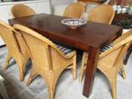 Een gezellige zgan eethoek grote tafel met 6 rieten stoelen, Huis en Inrichting, Tafels | Eettafels, 50 tot 100 cm, 150 tot 200 cm