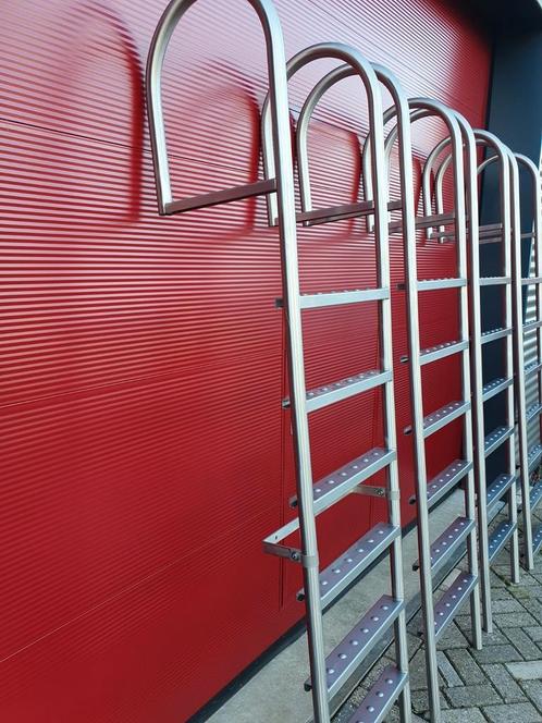 RVS Zwemtrap Steigertrap Kadetrap, Doe-het-zelf en Verbouw, Steigers, Nieuw, Rolsteiger of Kamersteiger, Ophalen