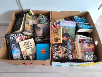 2 dozen met boeken; thrillers, romans, van alles €6 voor all beschikbaar voor biedingen