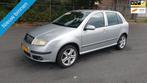 Skoda Fabia 1.4-16V Spirit+ NETTE AUTO RIJD EN SCHAKELT GOED, Auto's, Voorwielaandrijving, Gebruikt, Zwart, 4 cilinders
