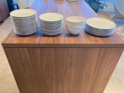 Witte borden 38 stuks te koop!, Huis en Inrichting, Keuken | Servies, Gebruikt, Bord(en), Effen, Ophalen