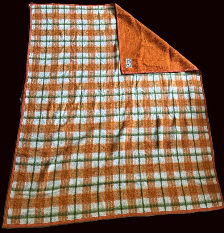 AABE Dralon deken 230x190cm met prachtige retro oranje kleur, Huis en Inrichting, Woonaccessoires | Plaids en Woondekens, Zo goed als nieuw
