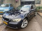 BMW 3ER REIHE 325i Automaat/Leder/2.Sleutels/Boekjes/Park.se, Auto's, BMW, Automaat, 745 kg, Achterwielaandrijving, Gebruikt