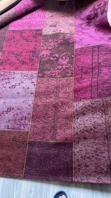 Vloerkleed beschikbaar voor biedingen