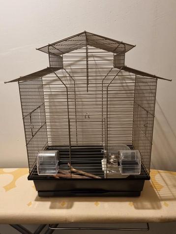 Vogelkooi beschikbaar voor biedingen