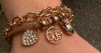 Goudkleurige Guess armband met bedels (gekocht in Las Vegas), Sieraden, Tassen en Uiterlijk, Armbanden, Overige materialen, Nieuw