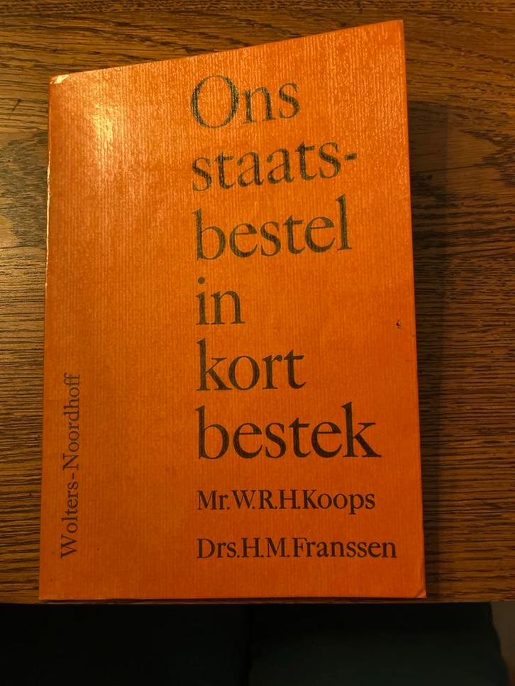Ons Staatsbestel in Kort Bestek - Koops & Franssen, Boeken, Politiek en Maatschappij, Gelezen, Politiek en Staatkunde, Nederland