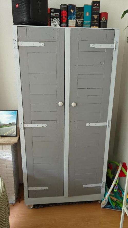 Gratis kleding/opbergkast op wielen, Huis en Inrichting, Kasten | Kledingkasten, Gebruikt, 200 cm of meer, 100 tot 150 cm, 50 tot 75 cm