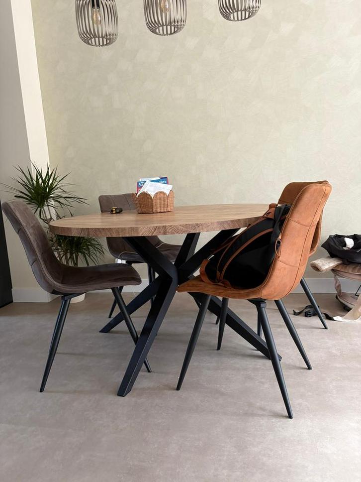 Ronde tafel - 130cm (zonder stoelen), Huis en Inrichting, Tafels | Eettafels, Gebruikt, 100 tot 150 cm, Vier personen, Rond, Overige houtsoorten