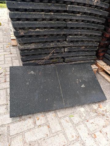 Rubberen Tegels 50x100x 7cm beschikbaar voor biedingen