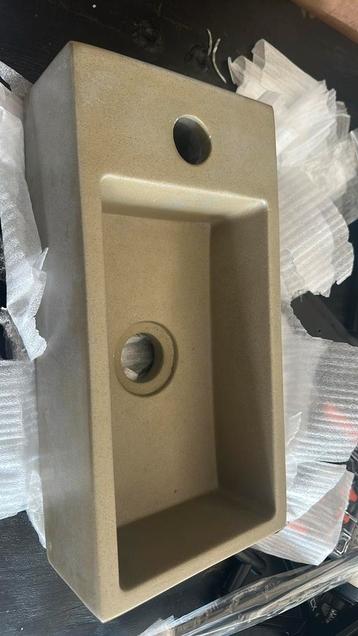 Toilet fontein nieuw in de verpakking beschikbaar voor biedingen