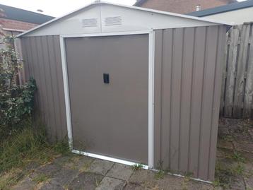 Metalen schuur/ tuinhuis 177 x 263 x 202 hoog beschikbaar voor biedingen