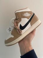 Nike Air Jordan 1 ‘Desert’ 39, Bruin, Nieuw, Ophalen of Verzenden, Sneakers of Gympen