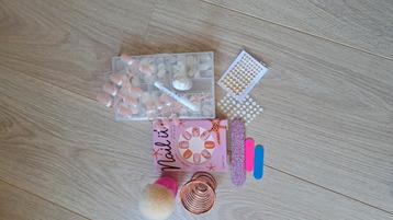 Nagels viltjes versiering bewaardoos kwast  beschikbaar voor biedingen