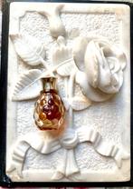 ‼️Zeldzame oude micro mini 3,3 cm LASSO JEAN PATOU framboise, Verzamelen, Ophalen of Verzenden, Gebruikt, Miniatuur