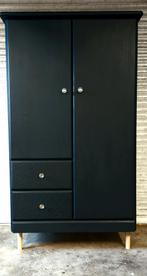 Zwarte kledingkast met bijzonder kleurrijke zijkanten, Ophalen, 50 tot 100 cm, Zo goed als nieuw, 150 tot 200 cm