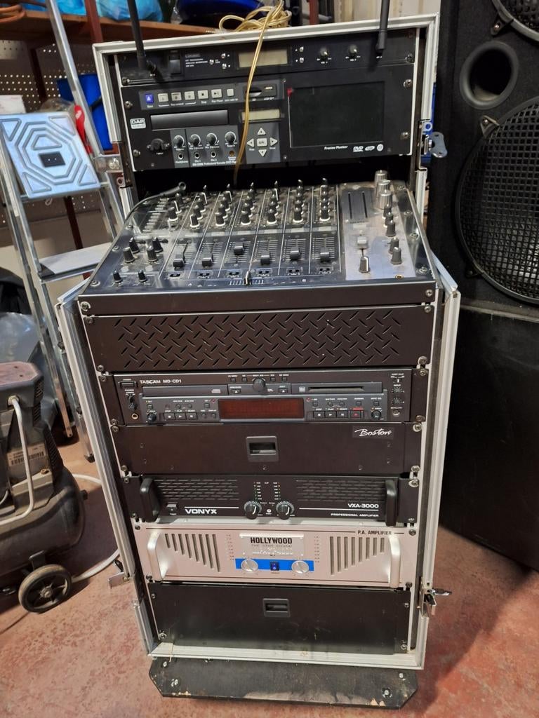 Professionele Audio Rack met Mixer en Versterkers, Muziek en Instrumenten, Mengpanelen, Gebruikt, 10 tot 20 kanalen, Microfooningang